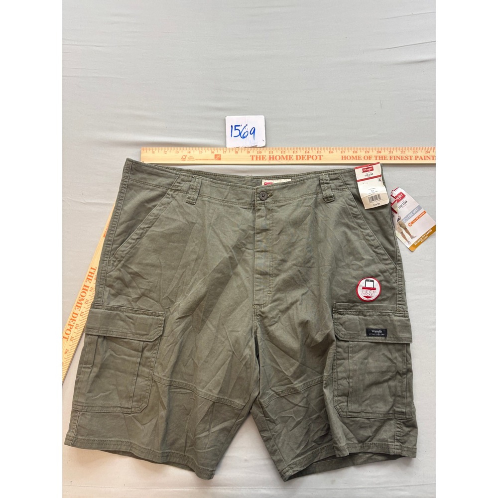 Wrangler Five Star Relaxed Fit Cargo Shorts Mens 42 Olive Green 10in Inseam NWT